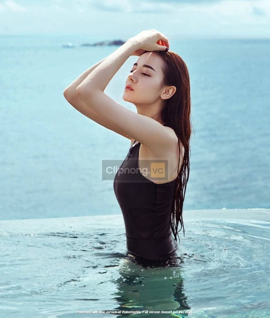 Lộ clip Địch Lệ Nhiệt Ba nude không che 2021- Là ghép hay thật? 23 Dich Le Nhiet Ba bikini 4 1
