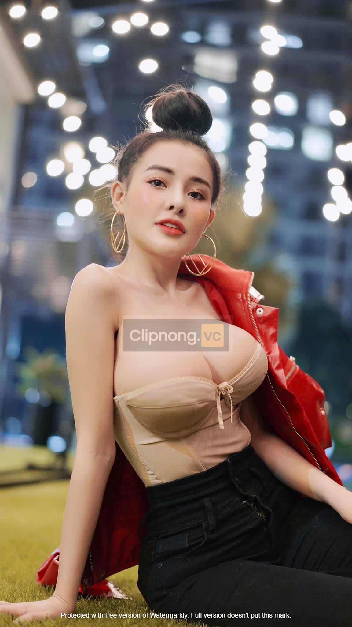 Lộ clip Ngân 98 ăn chuối - Tổng hợp album onlyfans Ngân 98 53 Ngan 98 bikini 2 1