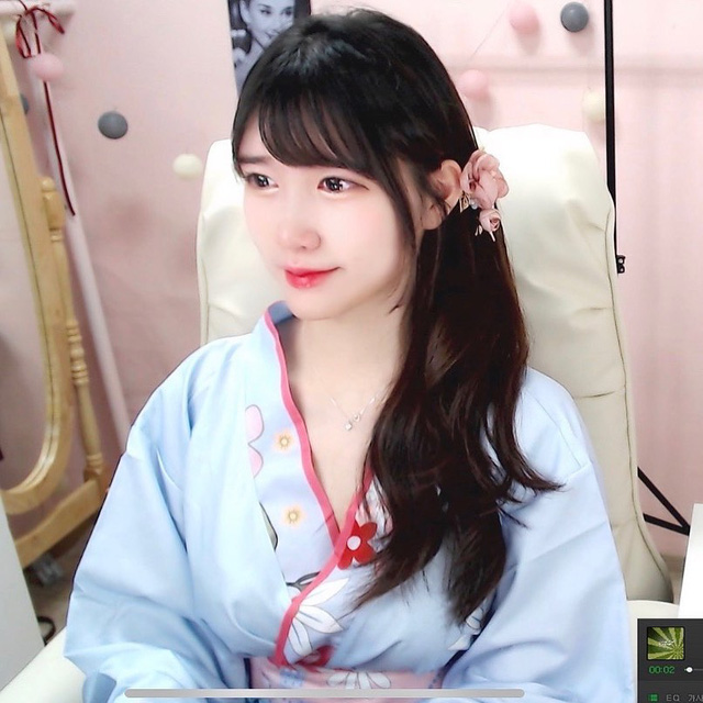 Streamer Hannyang lộ clip khoe hàng ngay trên sóng livestream 18+ 10 Streamer Hannyang 5