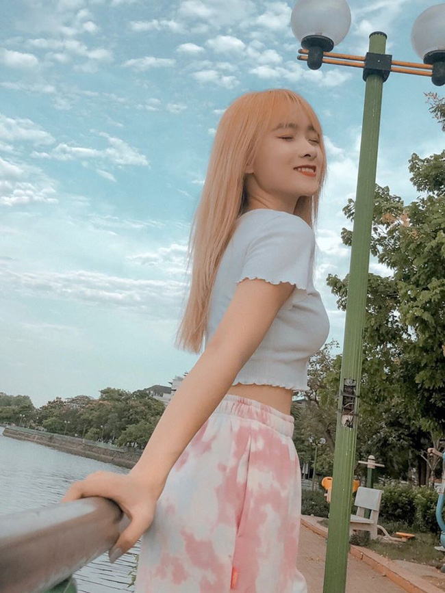 Clip Đào Thị Quỳnh tiktoker triệu view show hàng bên bạn trai 13 dao thi quynh