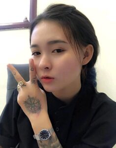 18+ Clip Hứa Vy thời còn chưa les – Bóp vú phê pha đờ người