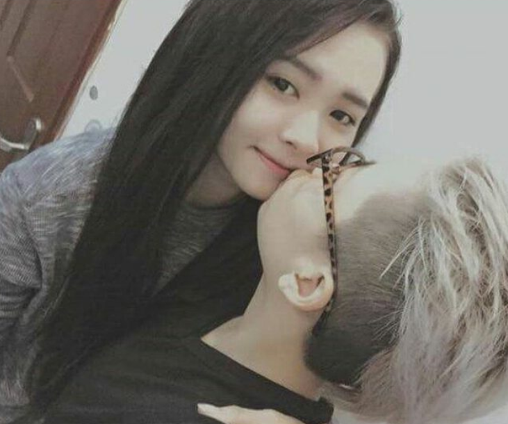 18+ Clip Hứa Vy thời còn chưa les - Bóp vú phê pha đờ người 13 Hua Vy nude 2