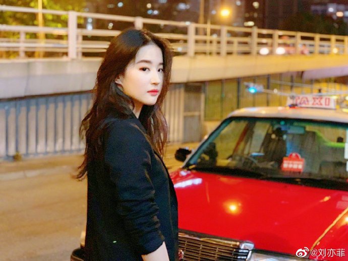 CÓ CLIP |Sugar baby Lưu Diệc Phi lộ clip nóng với đại gia Khựa 22 luu diec phi 6
