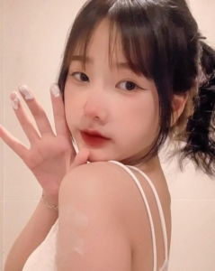 TikToker Diệu Linh lộ clip khoe vếu đẹp, thân hình loli cực nuột