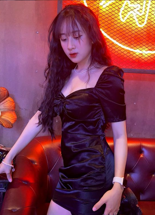 Hot TikToker Cẩm Hồng lộ clip chống dịch tại nhà cực mạnh 14 cam hong lo clip nong 6
