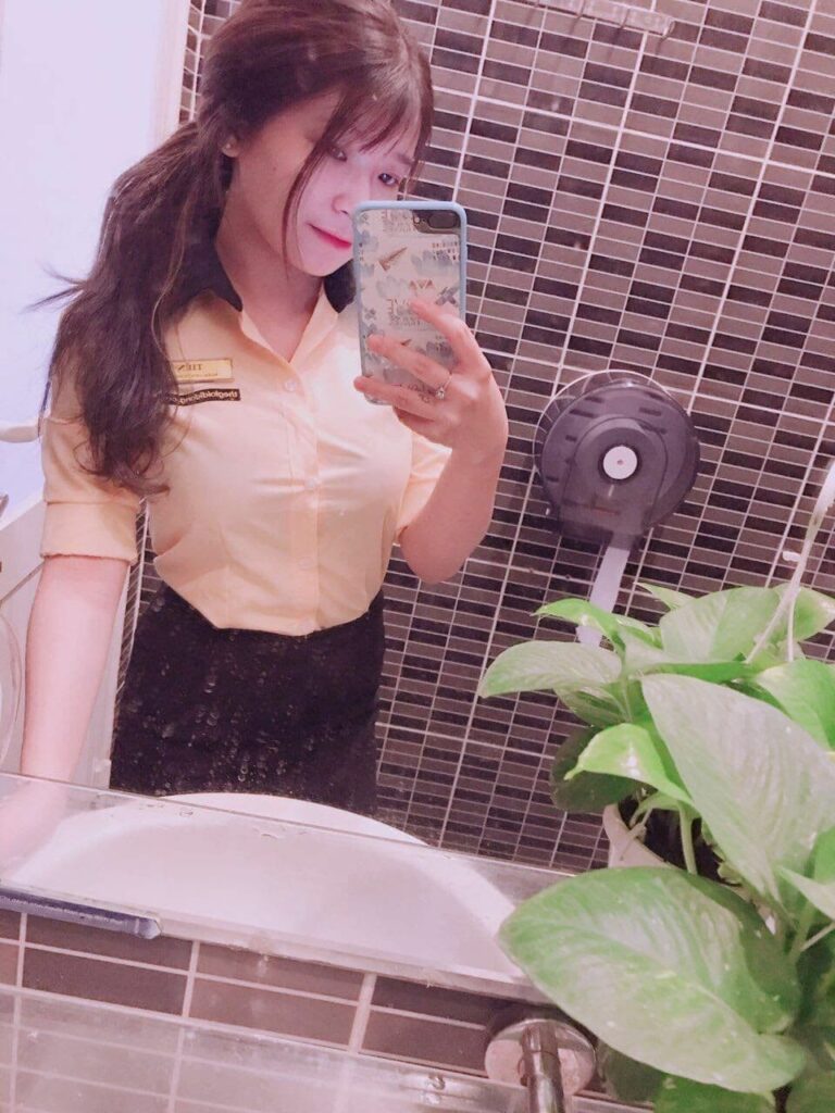 Em Tiên Thế Giới Di Động lộ clip nóng bỏng mắt - Clip TGDD 18+ 15 em tien the gioi di dong lo clip
