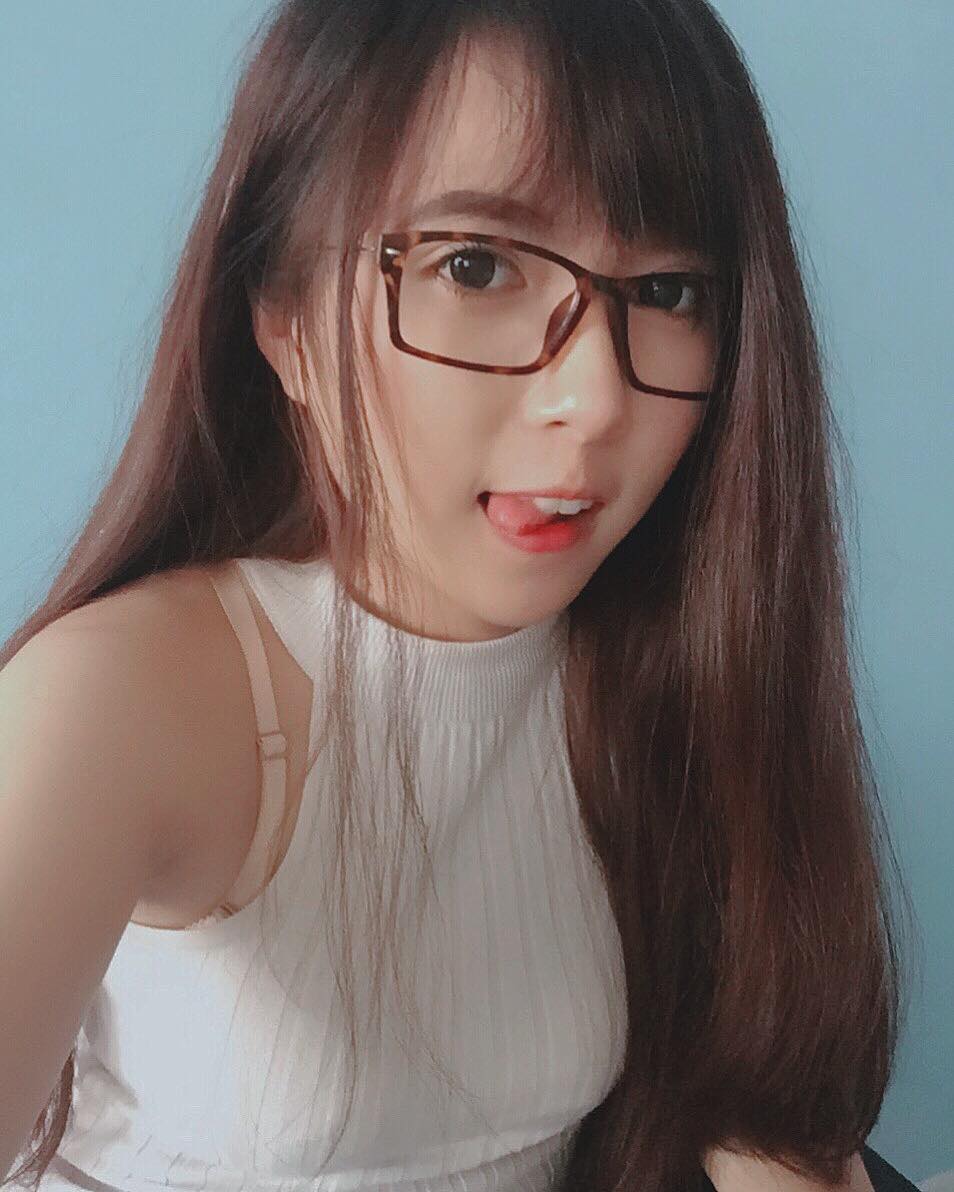 FAPTV Streamer Kim Ngân lộ clip khoe hàng lộ nhũ hoa lung linh 23 kim ngan faptv bikini 1
