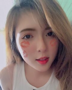 FAPTV Streamer Kim Ngân lộ clip khoe hàng lộ nhũ hoa lung linh