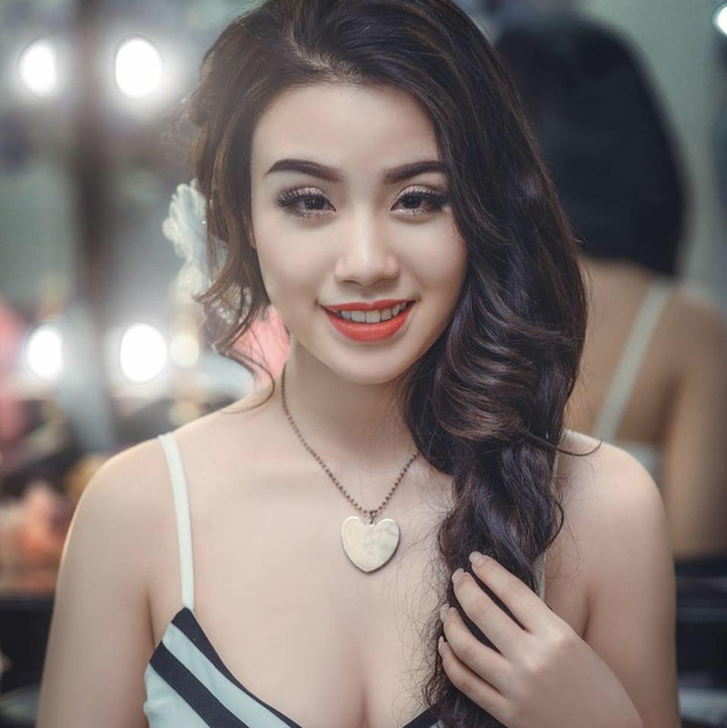 Ảnh Nude| Clip Linh Miu lộ mu hớ hênh khi nhảy nhót bung lụa 28 linh miu bikini 4