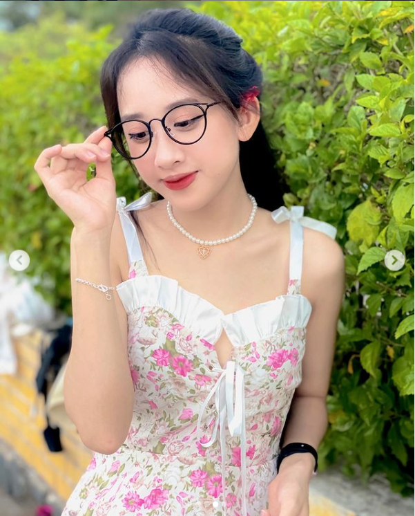 Hot TikToker Cẩm Hồng lộ clip chống dịch tại nhà cực mạnh 16 tiktoker cam hong lo clip nong 1