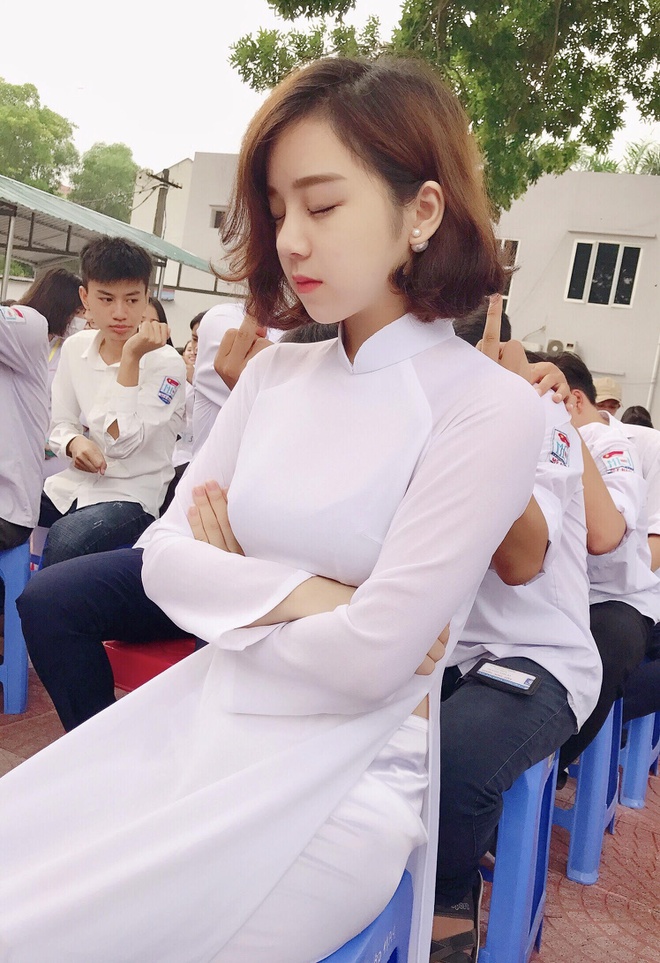 Clip gái xinh lột đồ khoe da thịt trắng muốt nhìn chảy dãi 50 gai xinh lot do 2