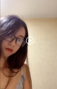 Clip gái nhảy lộ hàng – Hạt đỗ đen 2k5 nhìn đẹp thật quý dị ạ