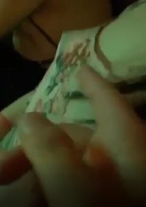 Đi karaoke ôm ngồi chê vịn vếu gái 2 con và cái kết đắng lòng