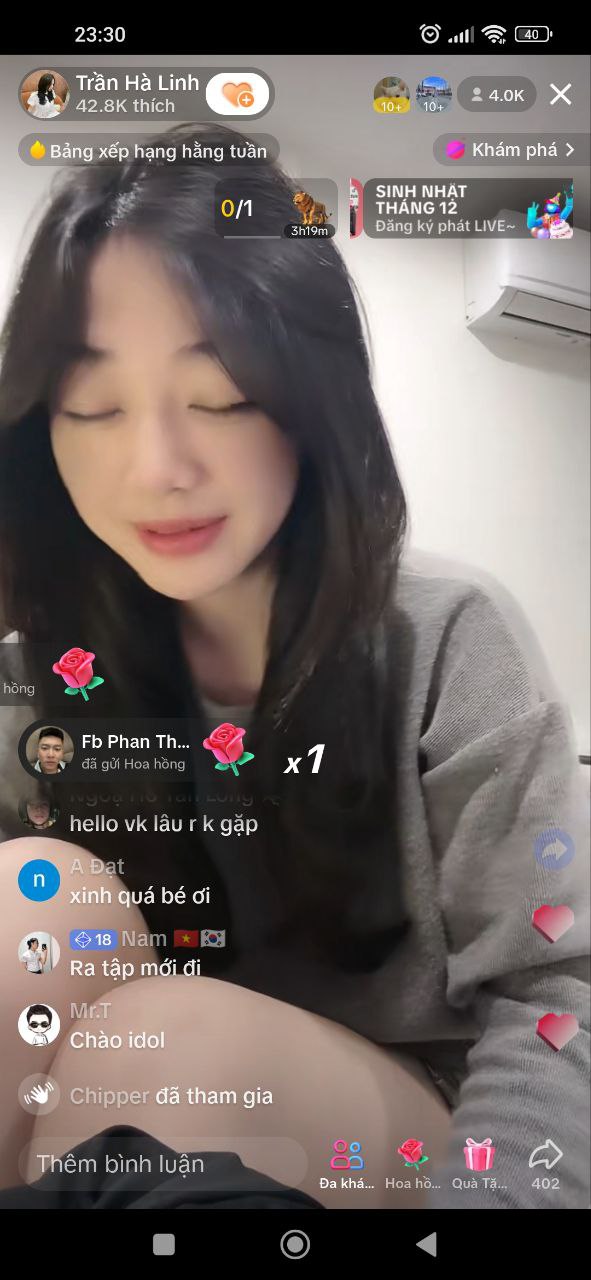 Sau sự cố clip Trần Hà Linh - Cô nàng Hot Girl 10x ấp ủ dự định mới tại Đà Lạt 4 Không còn là những bộ cánh xẻ sâu táo bạo, Hà Linh ăn mặc kín đáo cùng nét mặt đượm buồn sau sự cố clip nóng Trần Hà Linh