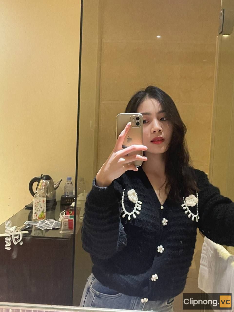 4 videos làm tình + hình ảnh của em tiếp viên hàng không 7 em tiep vien hang khong chup anh tu suong trong khach san