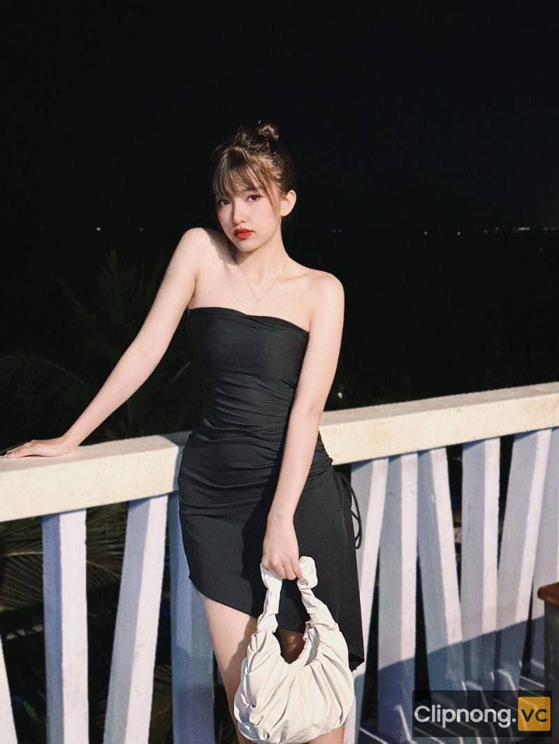 HOT Girl Ngân Baby | Hình Ảnh Sang Chảnh Và Video Show Hàng Tự Sướng 7 Hình ảnh váy đen sang chảnh của hot girl ngân baby