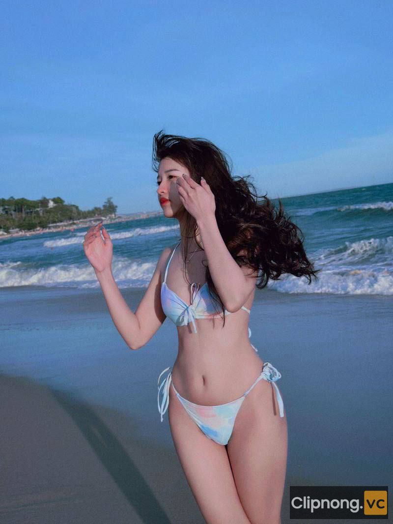 HOT Girl Ngân Baby | Hình Ảnh Sang Chảnh Và Video Show Hàng Tự Sướng 9 Hình ảnh đi biển du lịc của hot girl ngân baby