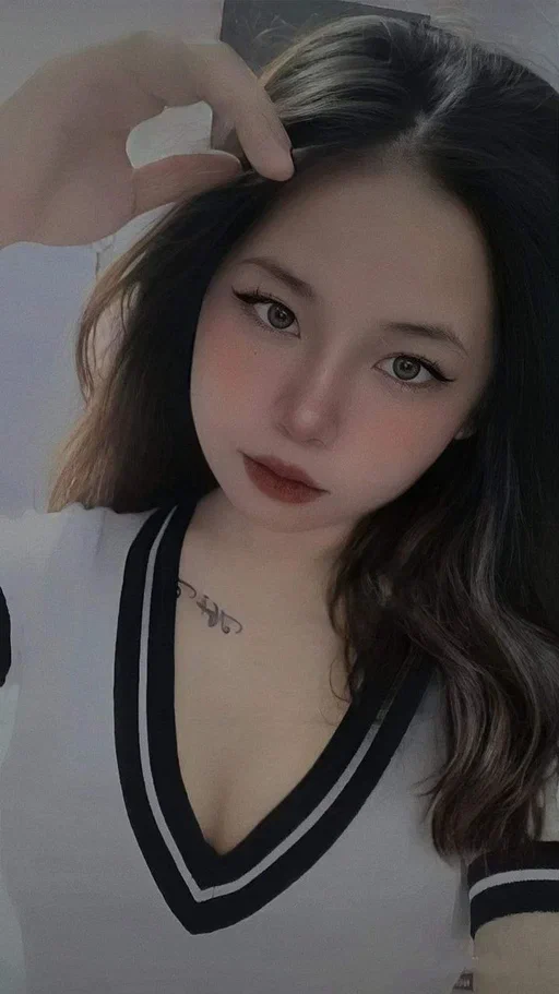Hình ảnh và video full không che của HOT Face Khánh Lynn 21 Hot face Khách Lynn trong bộ áo trắng