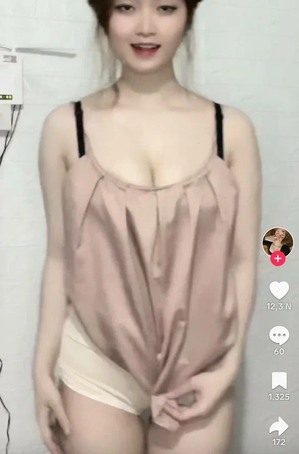 Sinh viên 9x nổi tiếng nhờ dáng đẹp và nhảy sexy có video show hàng 14 sinh vien 9x nay nhay rat la dep nhe