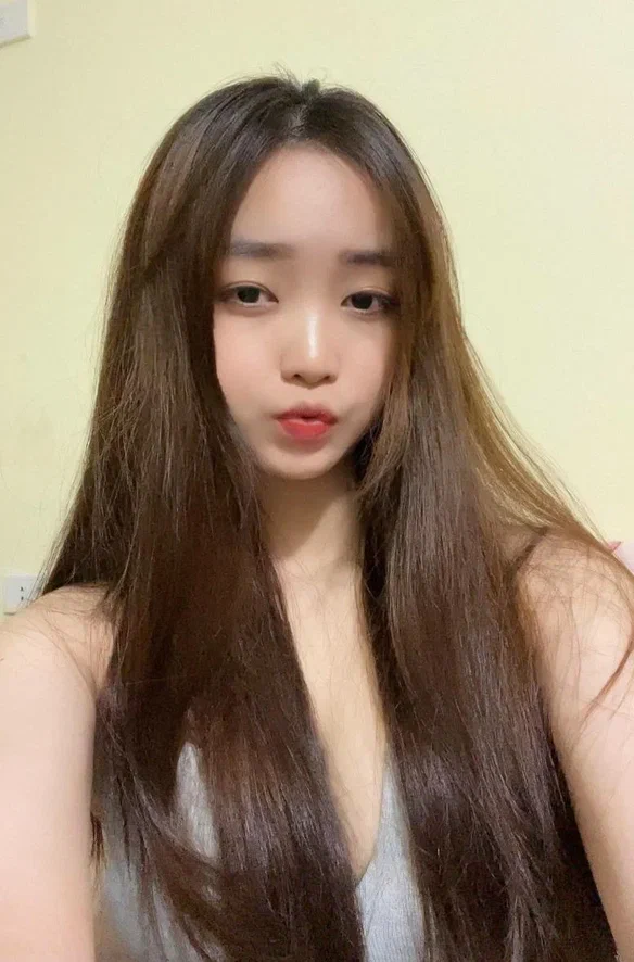 Sinh viên 9x nổi tiếng nhờ dáng đẹp và nhảy sexy có video show hàng 10 sinh vien 9x voi mai toc dai muot ma va mat dep
