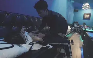 Họp lớp xong còn đi tăng 2, tăng 3 thì chịu gì nổi  ~dong xiaowan