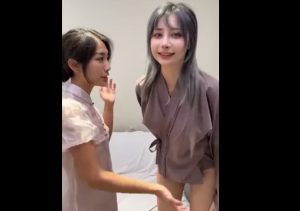 2 chị em người malaysia thủ dâm cho nam chính
